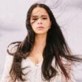 Sofia Kourtesis en la portada de su EP Volver