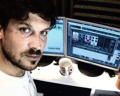 Tomás Gistau en su estudio de grabación
