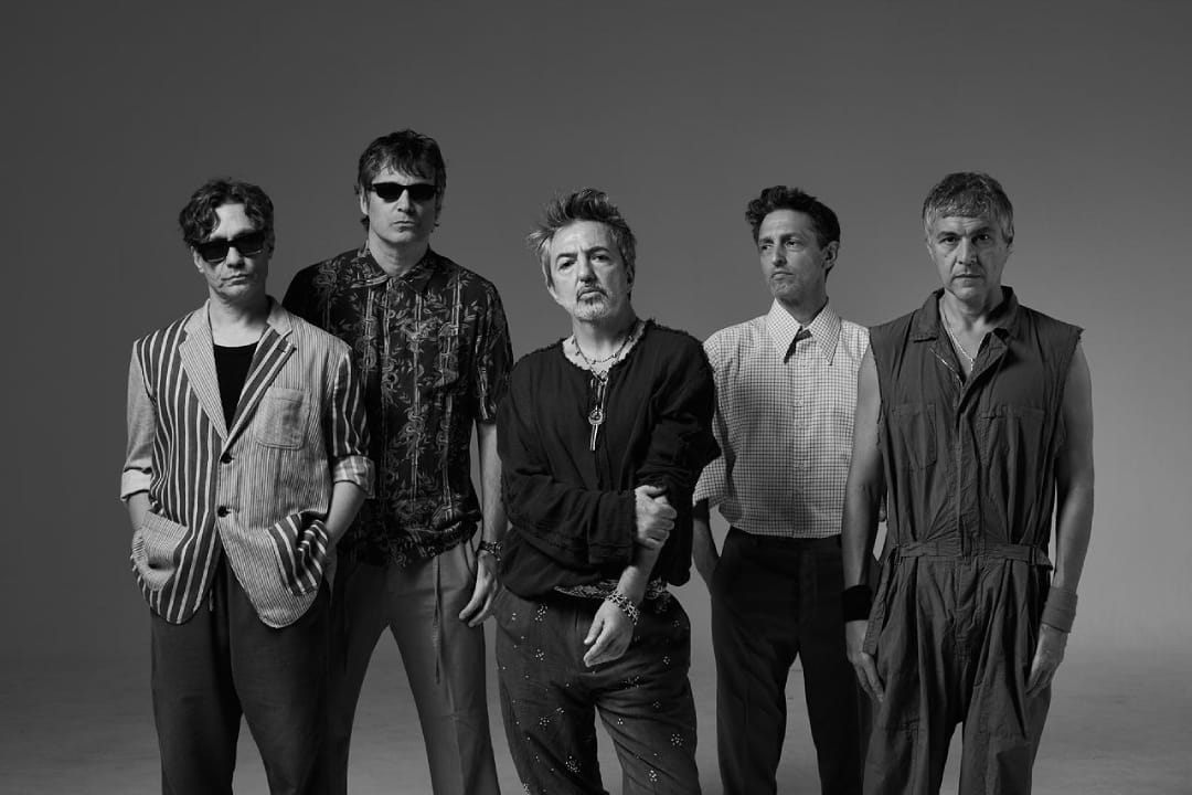 Babasónicos posando en retrato a blanco y negro