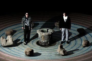 Oye Elizabeth en la portada de “Fujicolor”