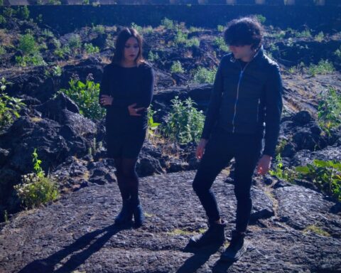 Sexores posando a campo abierto