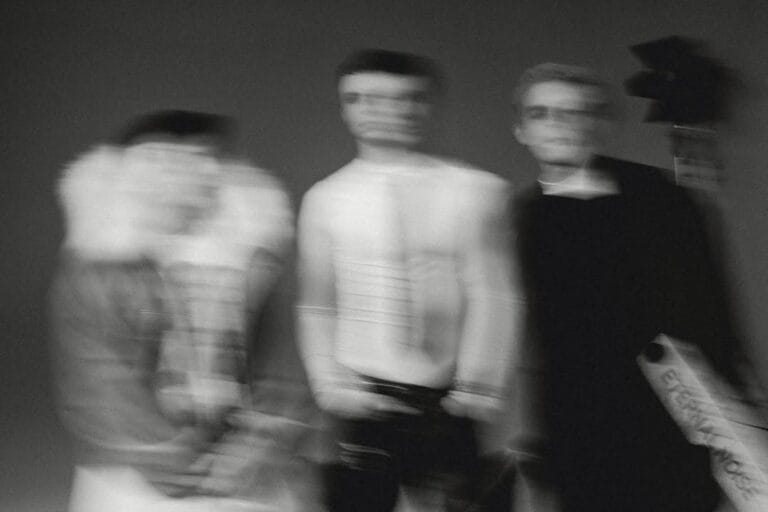 Usted Señalemelo en foto a blanco y negro difusa