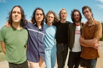 King Gizzard & The Lizard Wizard posando