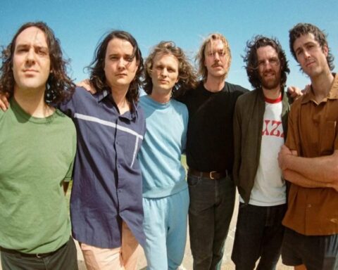 King Gizzard & The Lizard Wizard posando