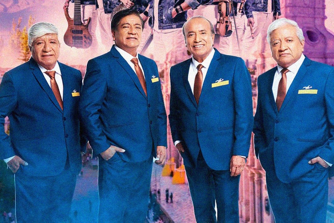 Luis y Manuel Quiroga, de Agua Marina, tocando instrumentos