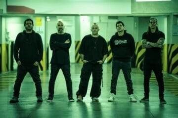 GAIA formados en un estacionamiento