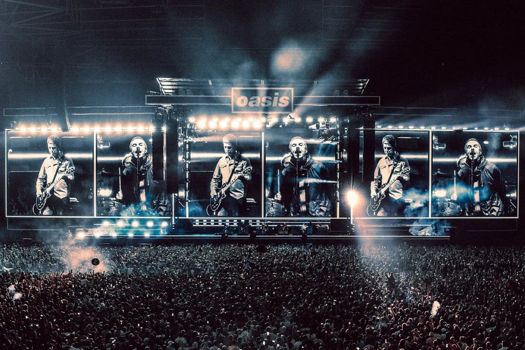 Oasis en el escenario en su gira 2025