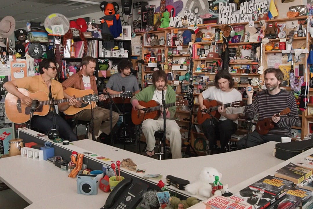 Tame Impala tocando en el Tiny Desk de NPR