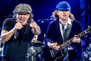 AC/DC tocando en el escenario