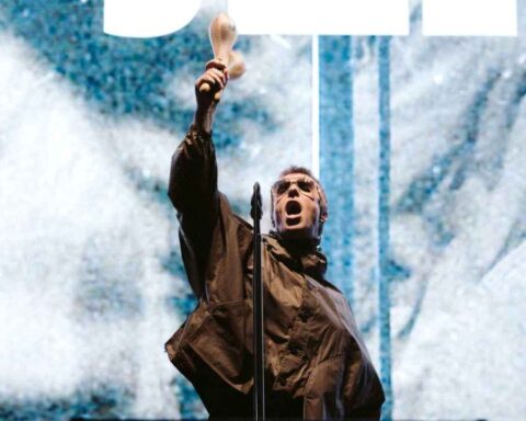 Liam Gallagher cantando en concierto