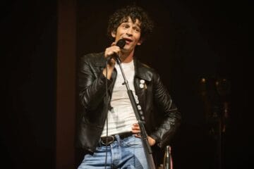 Matty Healy de The 1975 en Glastonbury, 2025