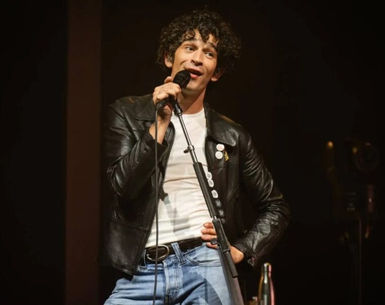 Matty Healy de The 1975 en Glastonbury, 2025