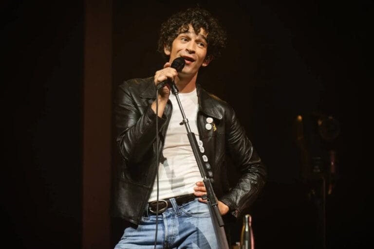 Matty Healy de The 1975 en Glastonbury, 2025