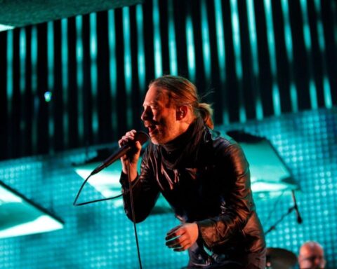 Thom Yorke de Radiohead en concierto