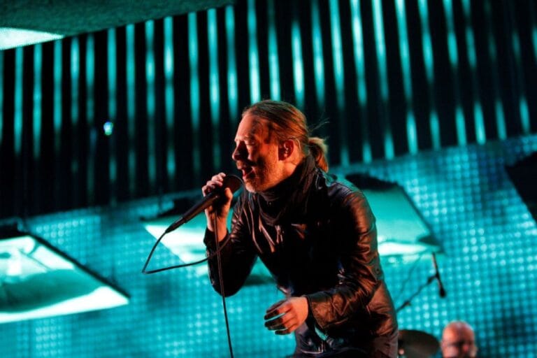 Thom Yorke de Radiohead en concierto