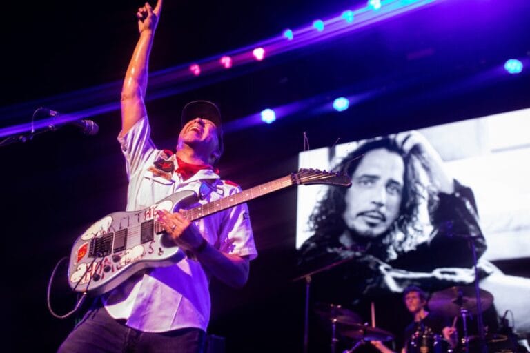 Tom Morello en el escenario