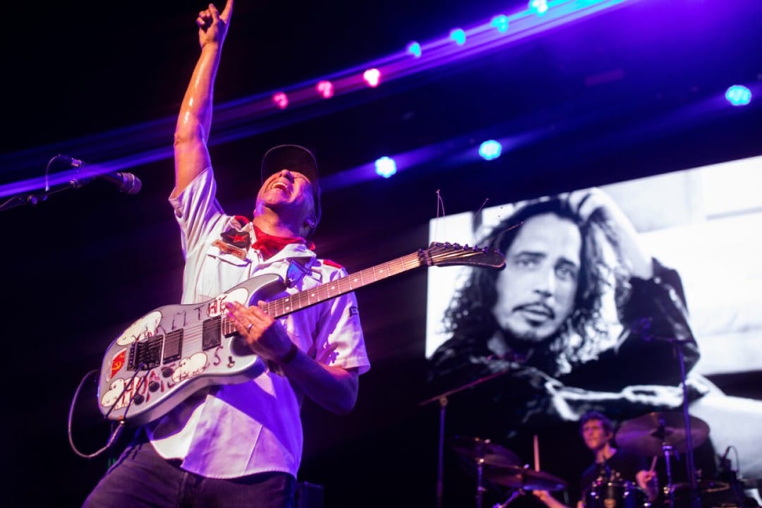 Tom Morello en el escenario