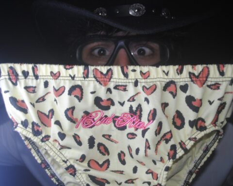 Yamil Quiere Ser Artista con un calzón