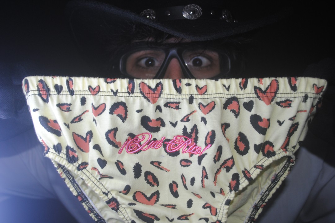 Yamil Quiere Ser Artista con un calzón