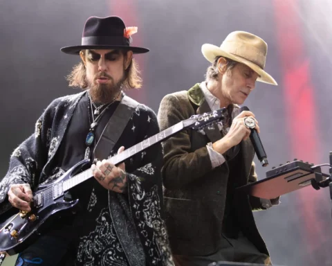 Jane's Addiction: Dave Navarro en el escenario junto a Perry Farrell