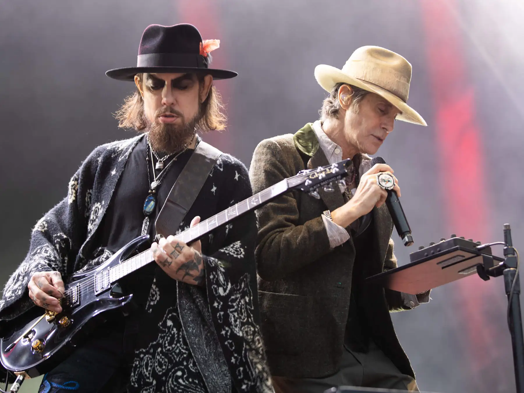 Jane's Addiction: Dave Navarro en el escenario junto a Perry Farrell