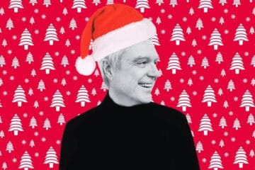 David Byrne con un gorro de Navidad