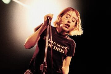 Fransia cantando sobre el escenario