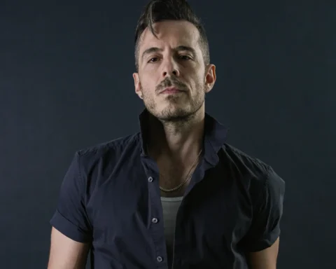 José Madero mirando de frente