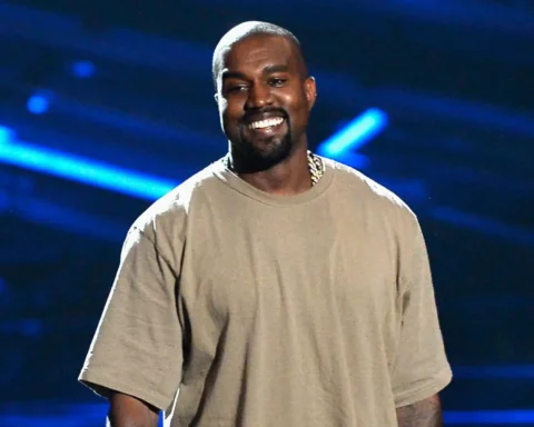 Kanye West con polo beige