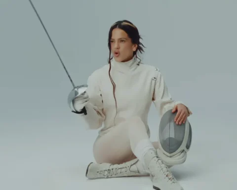 Rosalía en el videoclip de “La Perla”