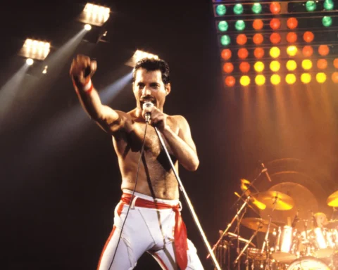 Freddie Mercury sobre el escenario con Queen