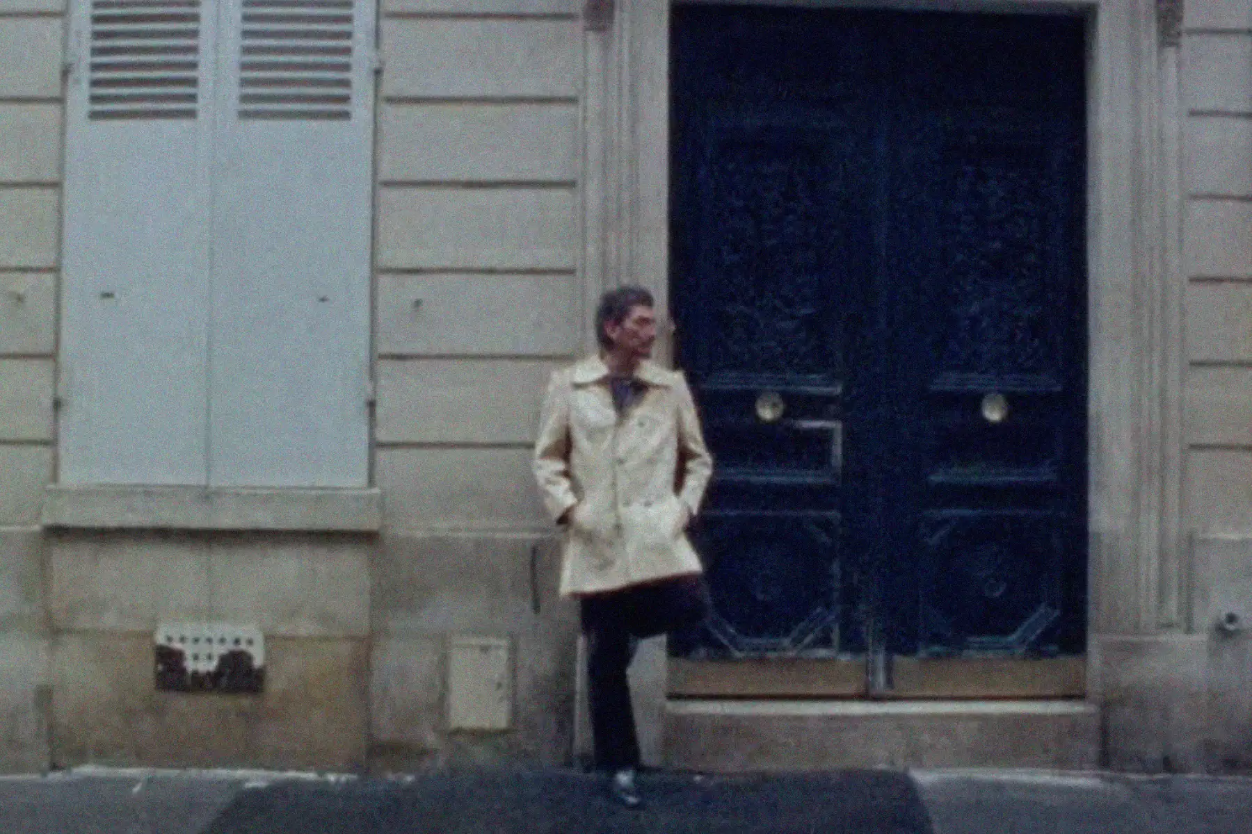 León Larregui en el videoclip de “Bruma”