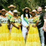 Nuevos Rios con trajes tradicionales