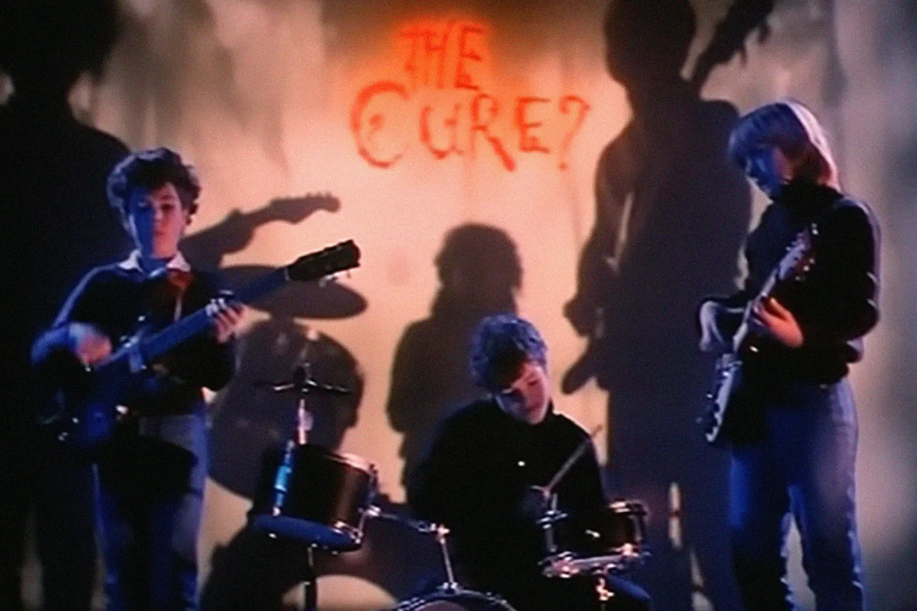 The Cure en el videoclip de “Boys Don't Cry”