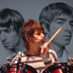 Zak Starkey con los hermanos Gallagher