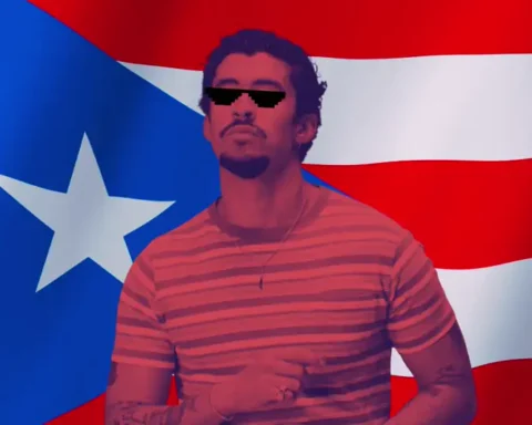 Bad Bunny con la bandera de Puerto Rico