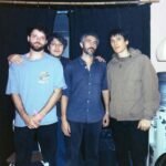 Bestia Bebé en la sala de una casa