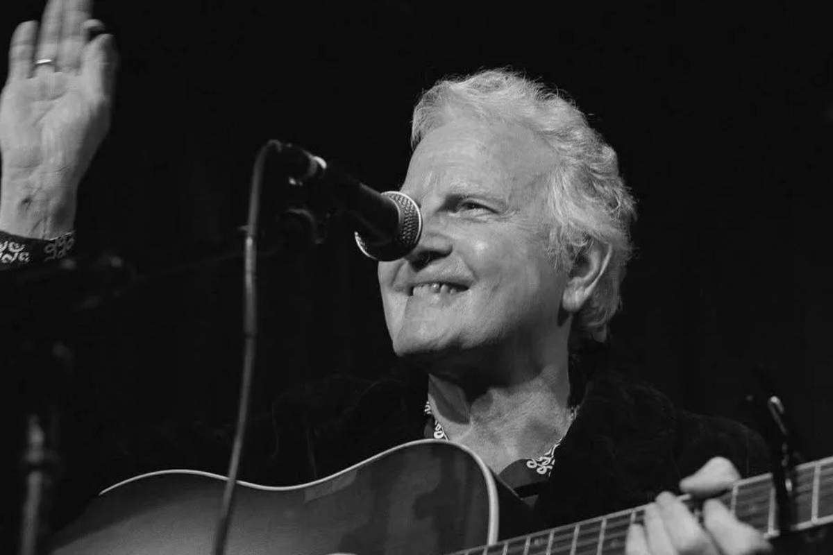 Billy Steinberg con su guitarra