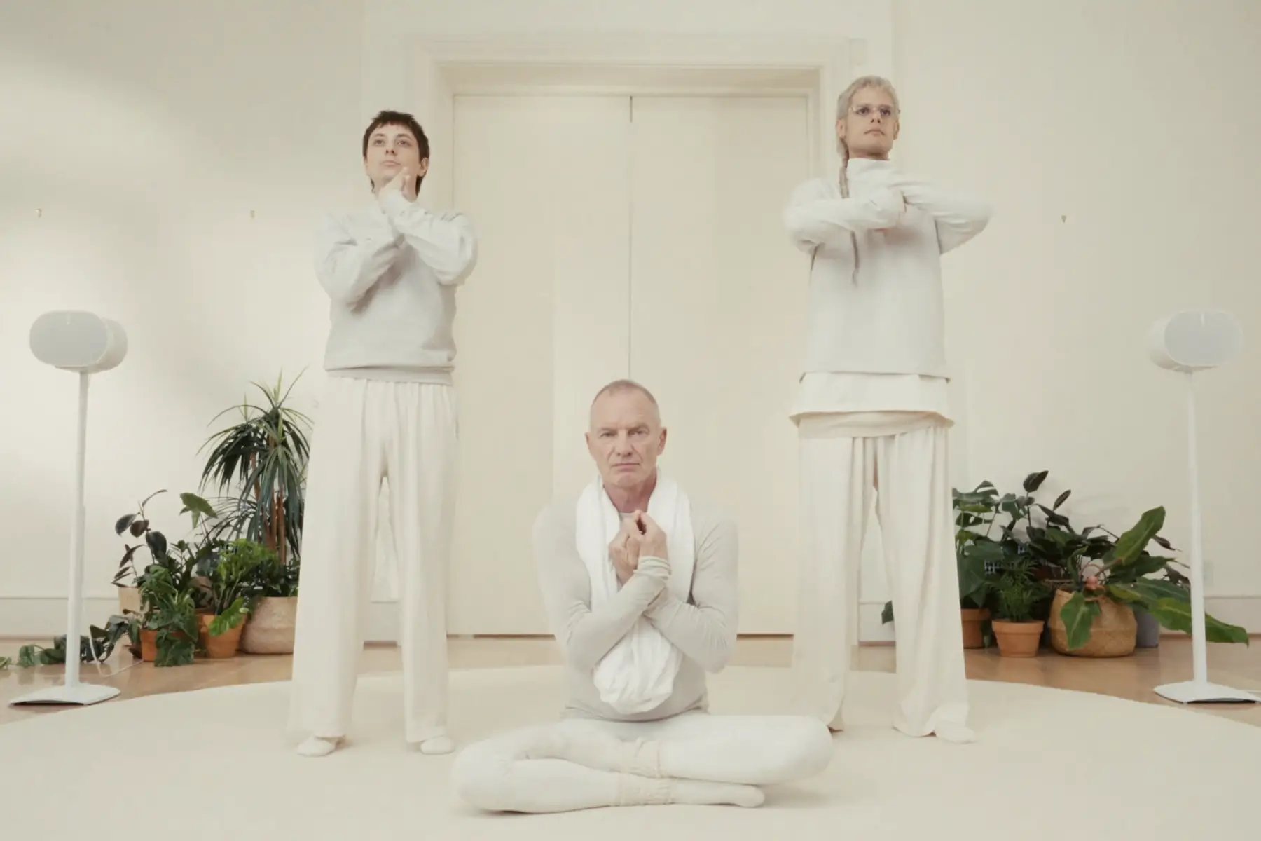 Ca7riel y Paco Amoroso con Sting