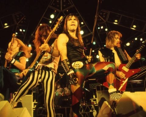 Iron Maiden en el escenario en 1983