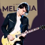 Jonny Greenwood con su guitarra