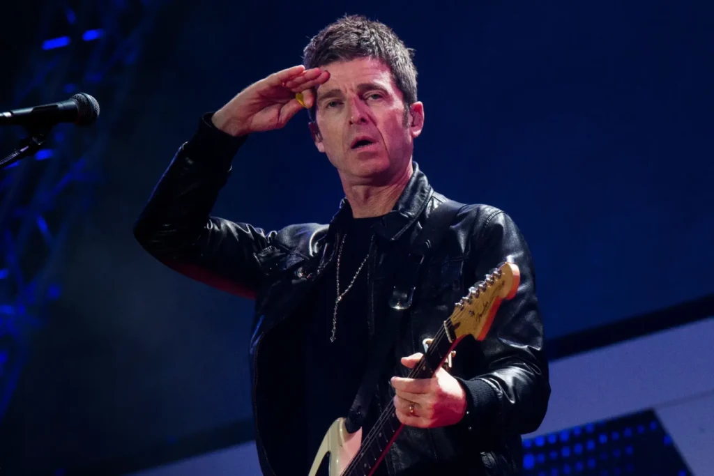 Noel Gallagher en el escenario
