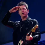 Noel Gallagher en el escenario