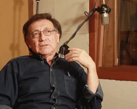 Saúl Cornejo en su estudio de grabación