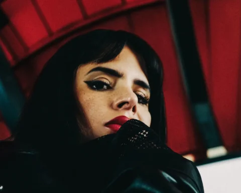 Sofia Kourtesis en contrapicado