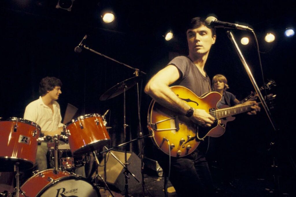 Talking Heads sobre el escenario en 1976