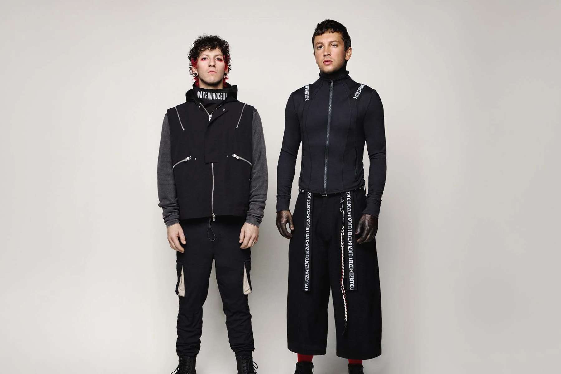 Twenty One Pilots vestidos de negro