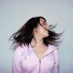 Bri!!o sacudiendo la cabeza