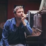 Damon Albarn con su piano de pared