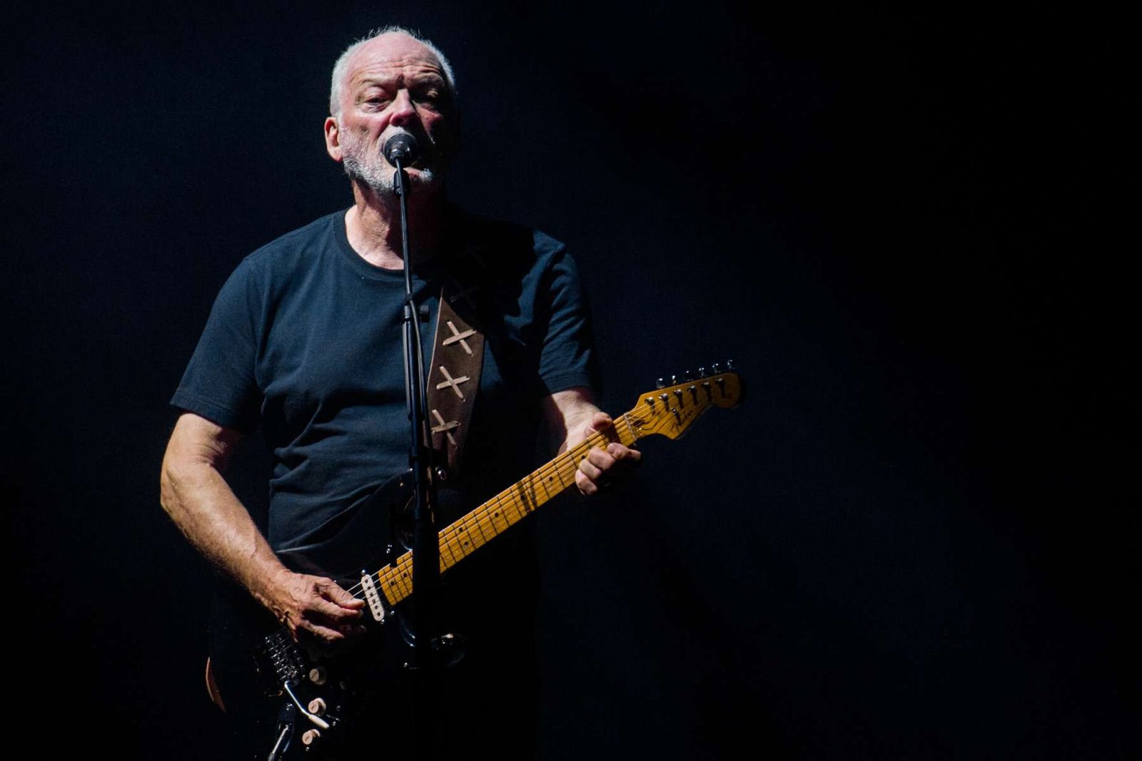 David Gilmour con su guitarra Black Strat